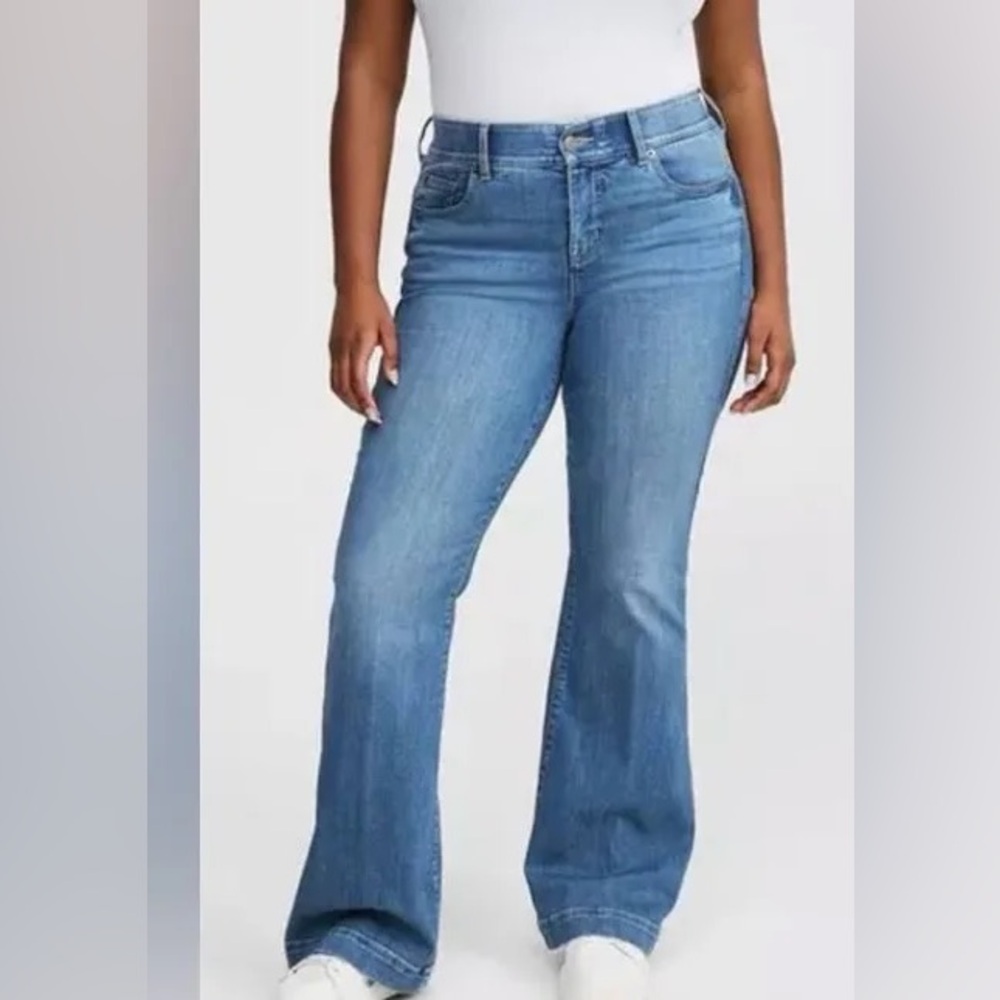 Torrid Bombshell Flare Jeans Sz. 28s